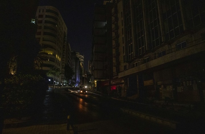 انقطاع الكهرباء في عموم لبنان بسبب "إشكالات" (شاهد)