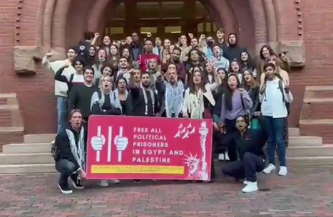 طلاب بـ"هارفارد" يتضامنون مع المعتقلين بفلسطين ومصر (فيديو)