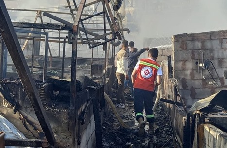 حريق يشرد 100 عائلة من مخيم للاجئين السوريين في لبنان