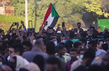 الأمن السوداني يختطف مصابين والكوادر الطبية تحتج (شاهد)