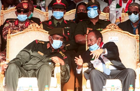 حمدوك يطالب جيش السودان بتسليم شركاته للحكومة.. "جدل"