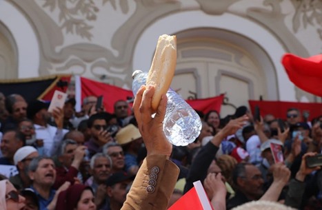 هل ينتفض الشارع التونسي مع تفاقم الأزمات في البلاد؟