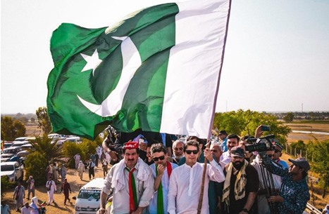 مواجهات بإسلام آباد بعد منع تظاهرة حاشدة لعمران خان (فيديو)