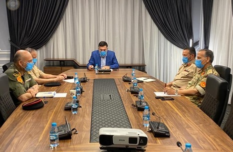 وزير دفاع ليبيا السابق يطالب بإعادته لمنصبه "وفقا لحكم قضائي"