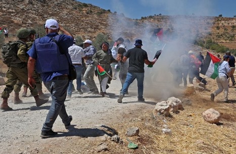 إصابات واعتقالات في اعتداءات للاحتلال بالضفة (شاهد)