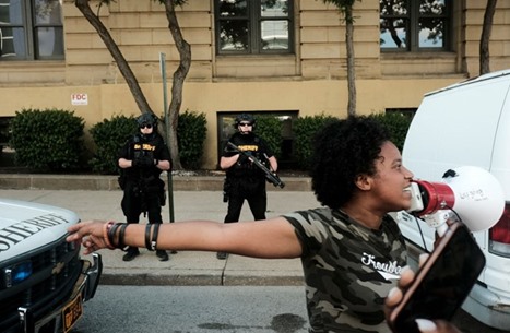 احتجاجات في أمريكا بعد قتل رجل أسود برصاص الشرطة (شاهد)