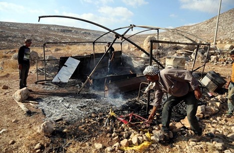 مستوطنون يضرمون النار بحقول فلسطينية قرب نابلس (شاهد)