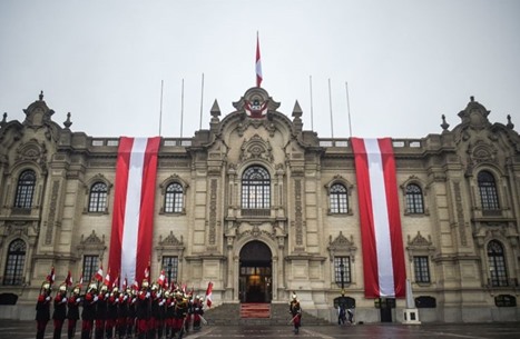 الشرطة تفتش قصر رئيس بيرو بحثا عن شقيقة زوجته