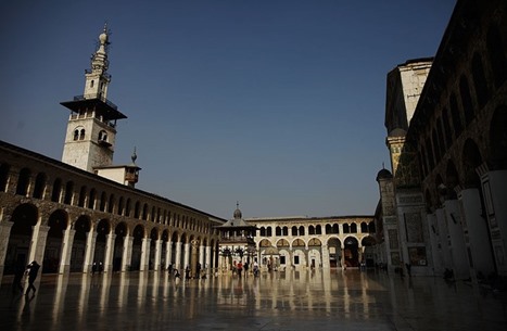 جدل بسوريا بعد ظهور "راهب" هندوسي بالجامع الأموي