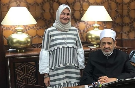 تعيين أول سيدة بمنصب مستشار شيخ الأزهر بمصر.. وتفاعل