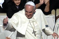 البابا يدعو لإبقاء باب الحوار مفتوحا مع الدولة الإسلامية 