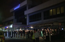 إخلاء مطار لندن-سيتي ومعالجة 27 شخصا بعد "حادث كيميائي" فيه