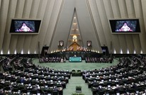 هتافات في برلمان إيران بالولاء لخامنئي.. وانتقاد لشرطة الأخلاق