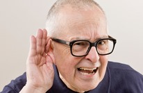 سماعات ضعف السمع قد تبطئ من التدهور الإدراكي لكبار السن