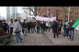 وقفة احتجاجية لسوريين بألمانيا تنديدا بصمت الغرب على قصف حلب