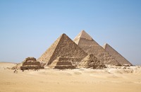 في مصر يباع الهرم لأنه "محسود" (شاهد)