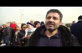 مئات اللاجئين الفلسطينيين في لبنان يتظاهرون أمام "أونروا"