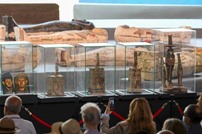 اكتشاف معبد جنائزي وآبار فرعونية في "سقارة" بمصر