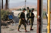الاحتلال يزعم إحباط تهريب أسلحة خفيفة بغور الأردن