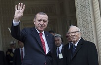 رفع أردوغان شعار "رابعة" أثناء زيارته لتونس يثير جدلا
