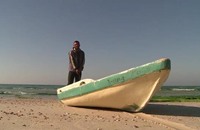 صياد في غزة يعثر على تمثال إغريقي (فيديو)