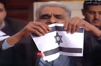 نائب تونسي يمزق علم إسرائيل داخل البرلمان (شاهد)