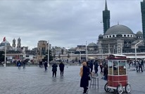 بلدية إسطنبول تزيل صور بوتين "البطل الخارق" في تقسيم (شاهد)