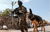 الاحتلال يطلق كلبا لنهش فلسطيني قبل اعتقاله (فيديو)