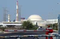 إيران تبني 10 محطات نووية على سواحل الخليج وعُمان