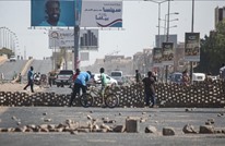 محتجون يغلقون طرقا حيوية بالخرطوم للمطالبة بحكم مدني