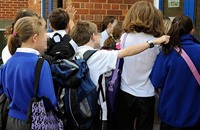 تحقيق ببريطانيا إثر شهادات لآلاف التلاميذ عن اعتداءات جنسية