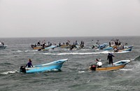 زوارق إسرائيلية تفتح نيرانها تجاه قوارب صيد بغزة
