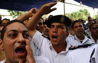 أمناء الشرطة يضربون عن العمل ويهددون بغلق مطار القاهرة