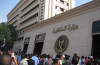 الحكومة المصرية تصعد حربها على الموظفين الإخوان