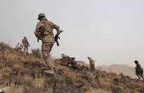 جيش اليمن يطوق مدينة حدودية مع السعودية ويستعيد معسكرا