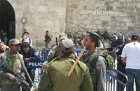"إسرائيل" تمنع المصلين دون 45 عاما من دخول الأقصى