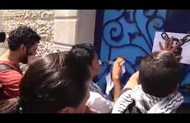 ناشطون يغلقون مقر مؤسسة دولية في غزة