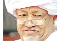 وفاة الكاتب والإعلامي السوداني الطيب مصطفى متأثرا بـ "كورونا"