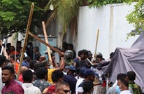 استقالة رئيس وزراء سريلانكا ومحتجون يقتحمون مقر إقامته