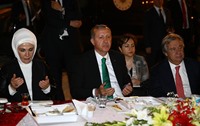 ما هي قصة مائدة الإفطار في قصر أردوغان؟ (فيديو)