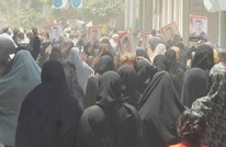 رغم قيود الأمن.. الآلاف يتظاهرون في قرية مرسي (شاهد)