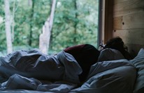 دراسة: نومك بعمق يخلص دماغك من "النفايات السامة"