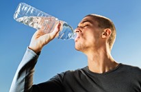 10 أطعمة ترطّب الجسم وتغنيك عن شرب الماء