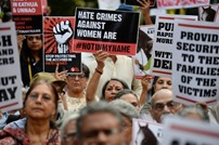 40 رجلا يغتصبون فتاة في الهند لأربعة أيام