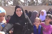 سوريات يحرقن "البرقع" بمنبج بعد خروج تنظيم الدولة