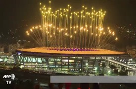 سكان المساكن الشعبية يتابعون عروض افتتاح أولمبياد ريو