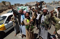 نيوزويك: موقف أميركي غامض من الحوثيين في اليمن