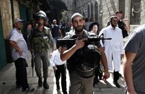 كاتب إسرائيلي: الاحتلال يحمي المستوطنين ويوفر غطاء لجرائمهم