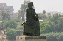 تكسير أصابع تمثال "أبو نواس" في العراق (شاهد)