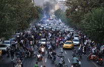 احتجاجات غاضبة ومسيرات مؤيدة بإيران.. والجيش يعلق (شاهد)